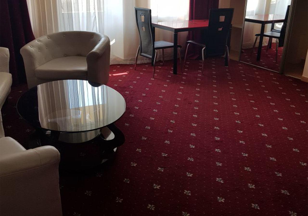 Emperum Nelson Hotel 基希讷乌 外观 照片