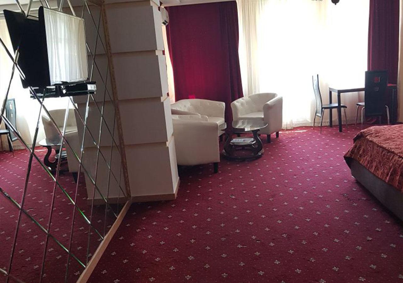 Emperum Nelson Hotel 基希讷乌 外观 照片